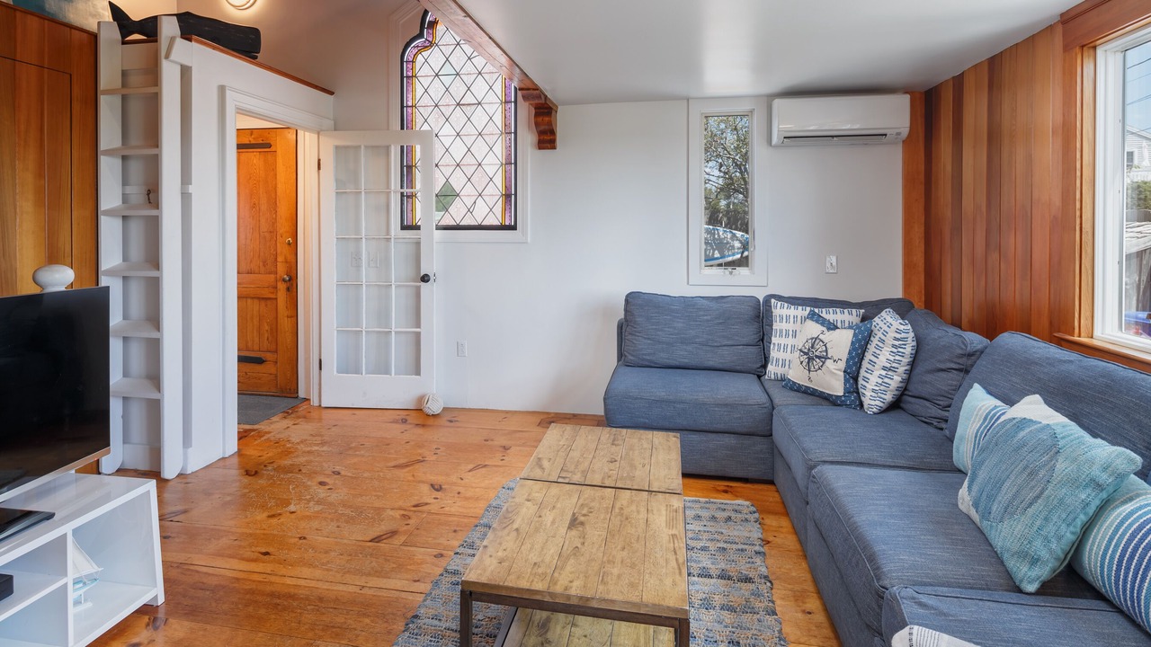 Photo of Livingroom in Newburyport