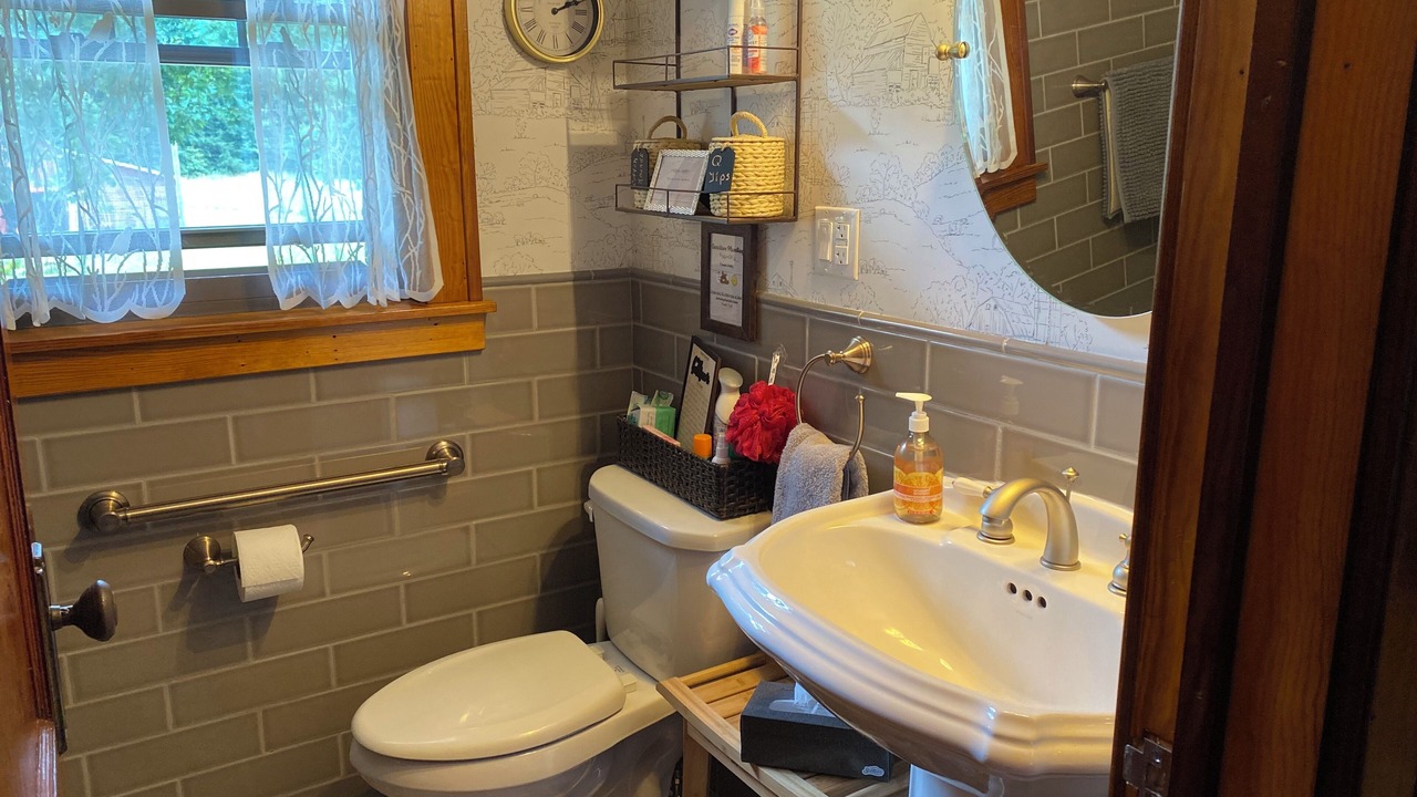 Photo of Bathroom in Clinton
