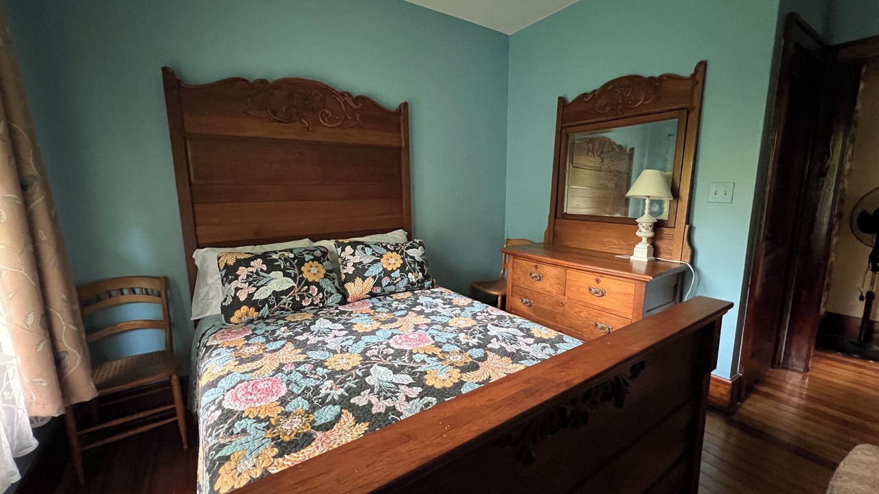Photo of Bedroom in Clinton