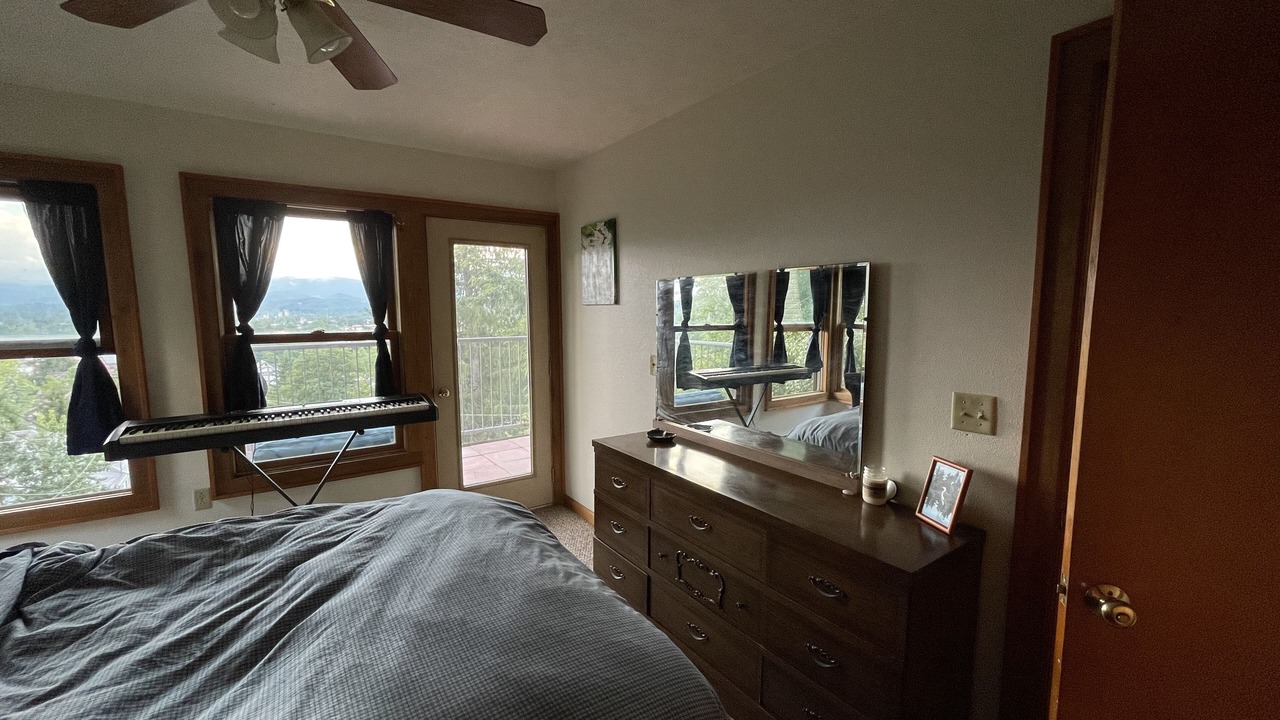 Photo of Bedroom in Leadsville