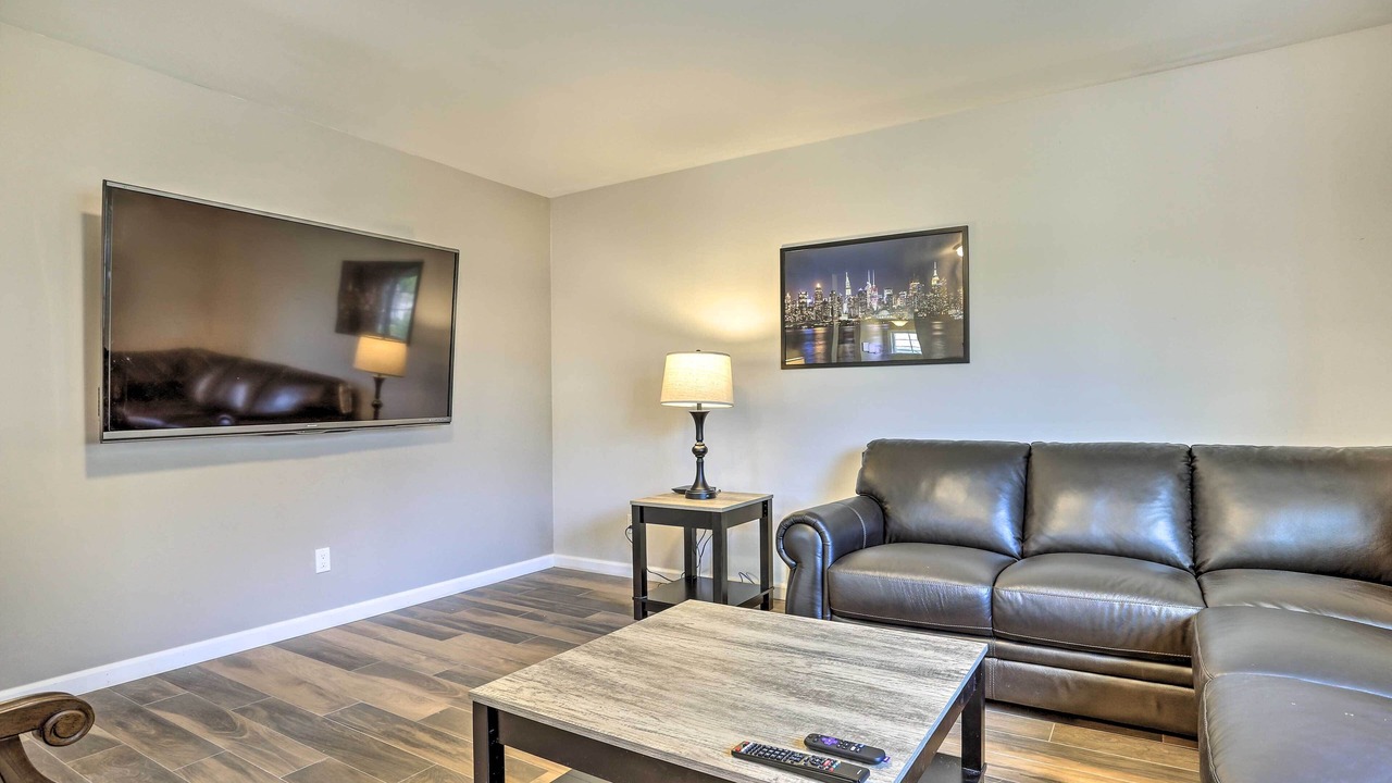 Photo of Livingroom in Glen Cove