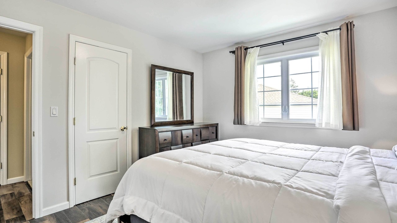 Photo of Bedroom in Glen Cove