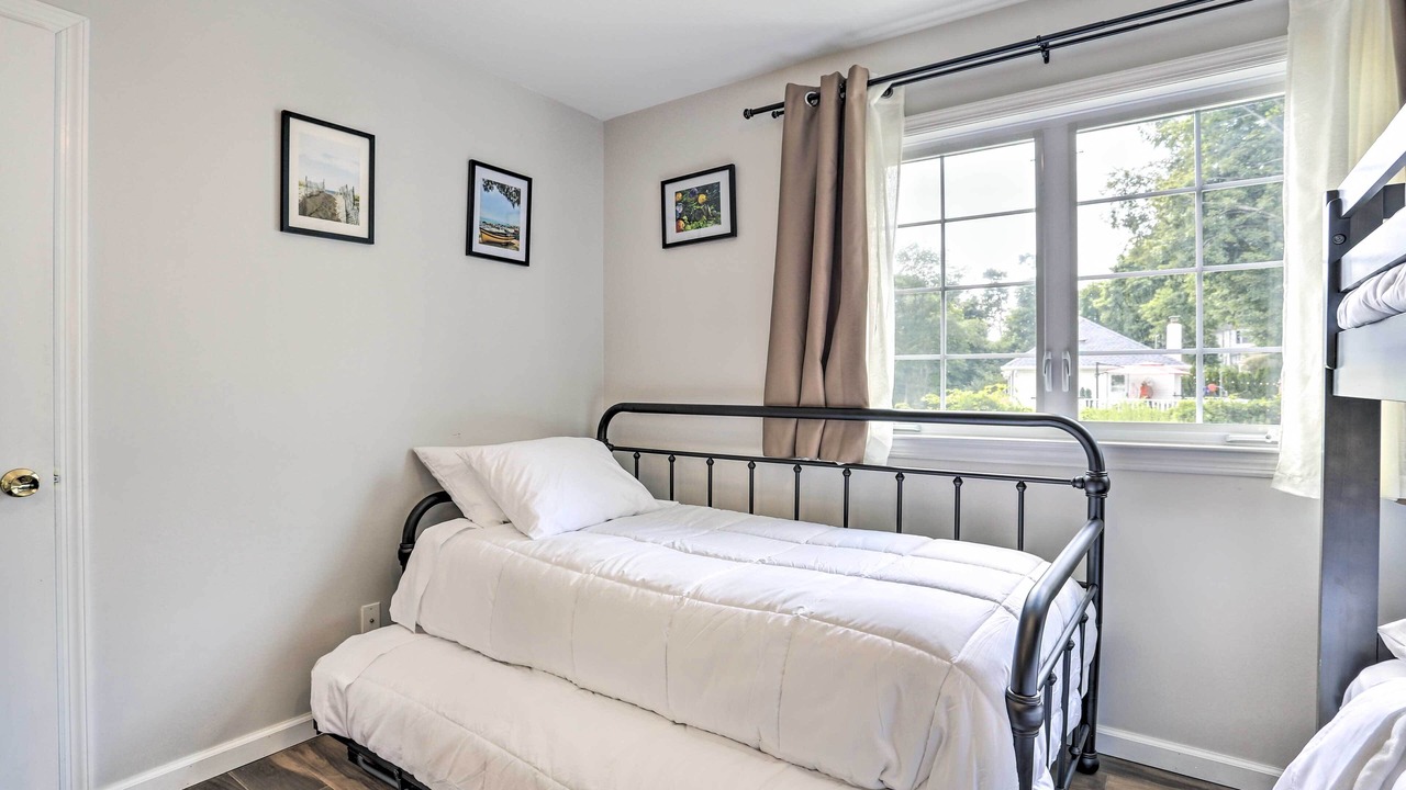 Photo of Bedroom in Glen Cove
