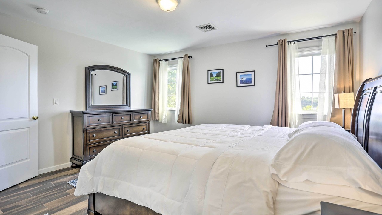 Photo of Bedroom in Glen Cove