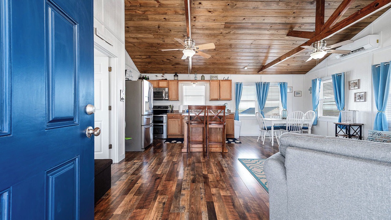 Photo of Livingroom in Cedar Lane
