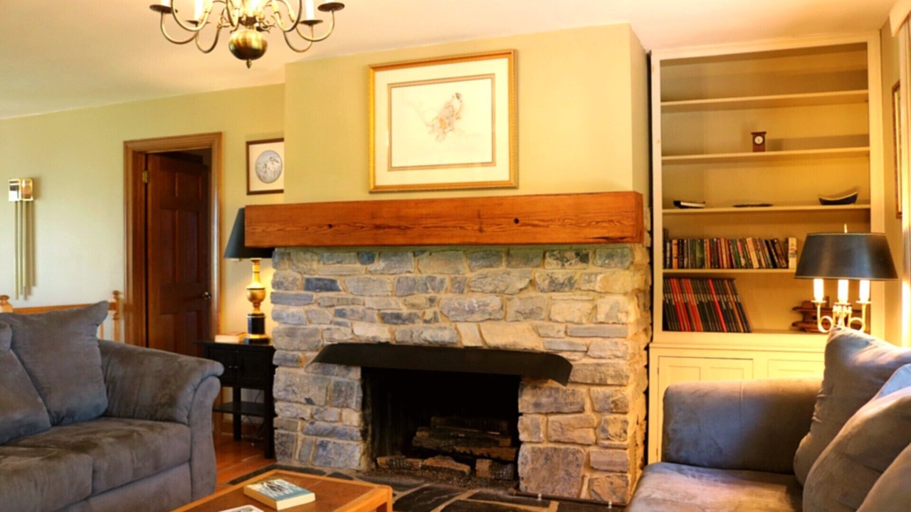 Photo of Livingroom in Lexington