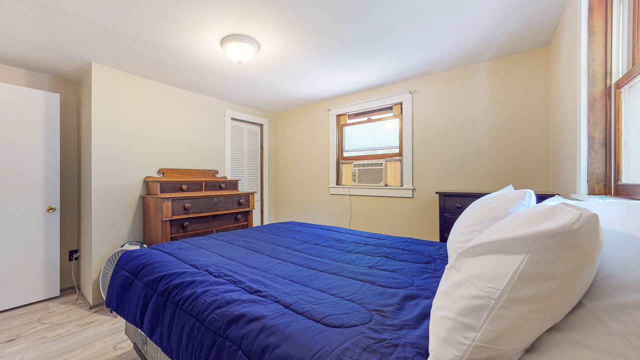 Photo of Bedroom in Mirror Lake