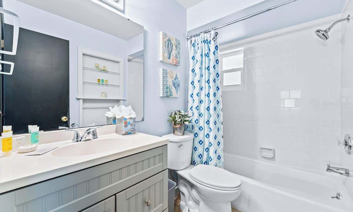 Photo of Bathroom in Laurel Park