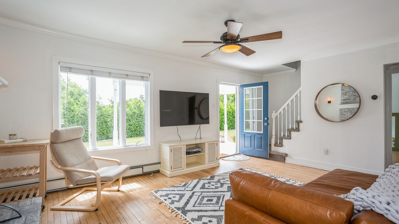 Photo of Livingroom in Speonk
