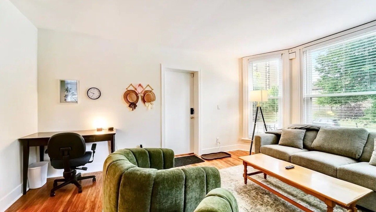 Photo of Livingroom in Front Park