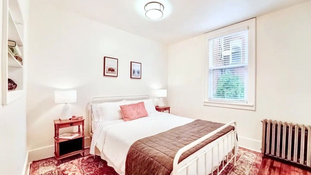 Photo of Bedroom in Front Park