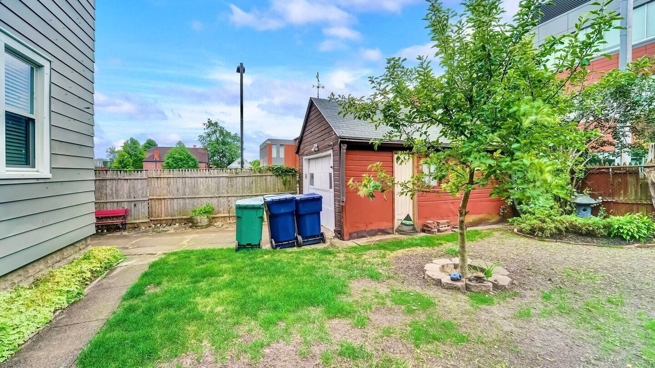 Photo of Outdoor in Front Park