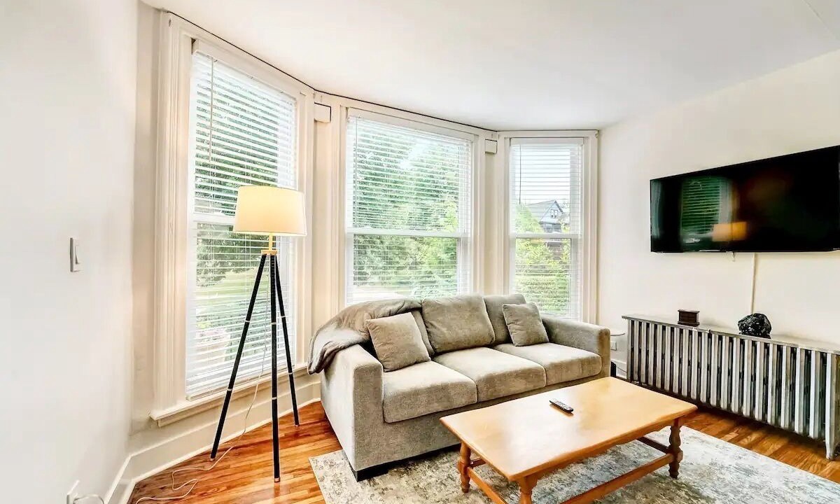 Photo of Livingroom in Front Park