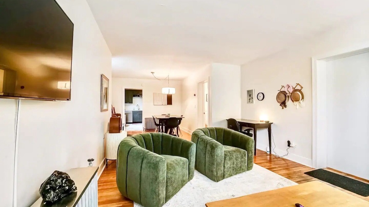Photo of Livingroom in Front Park