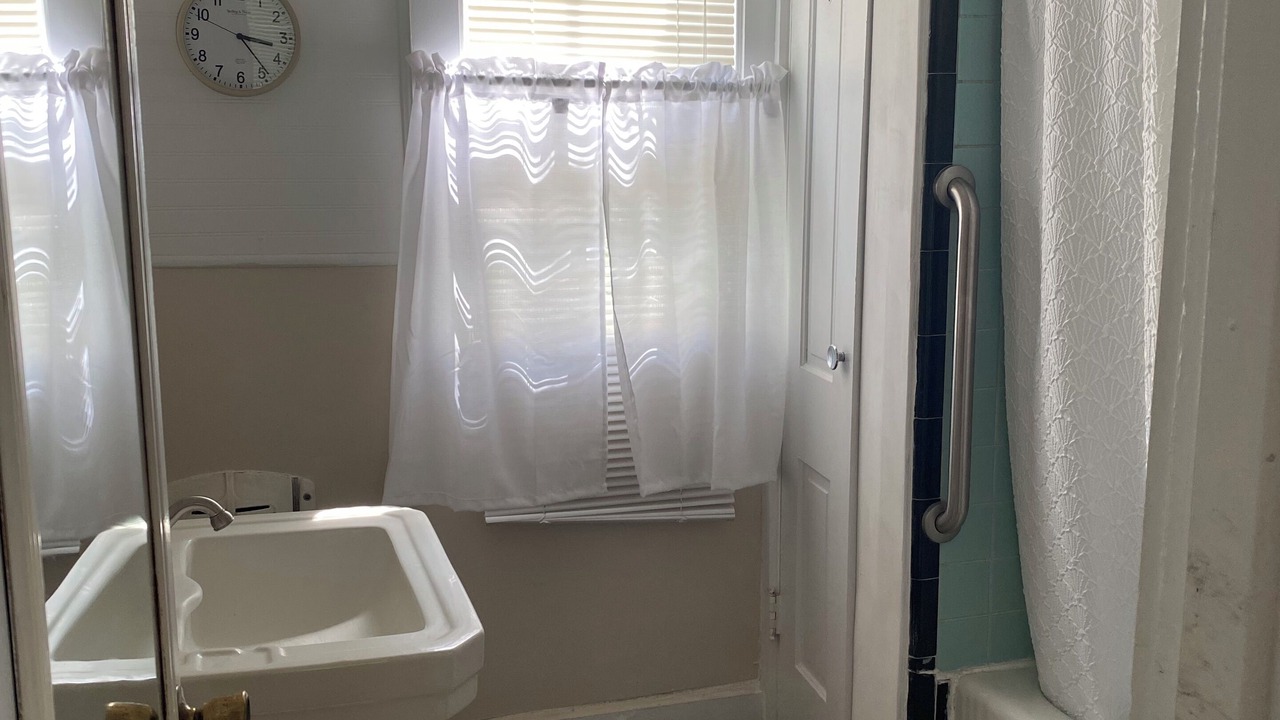Photo of Bathroom in Ravenswood