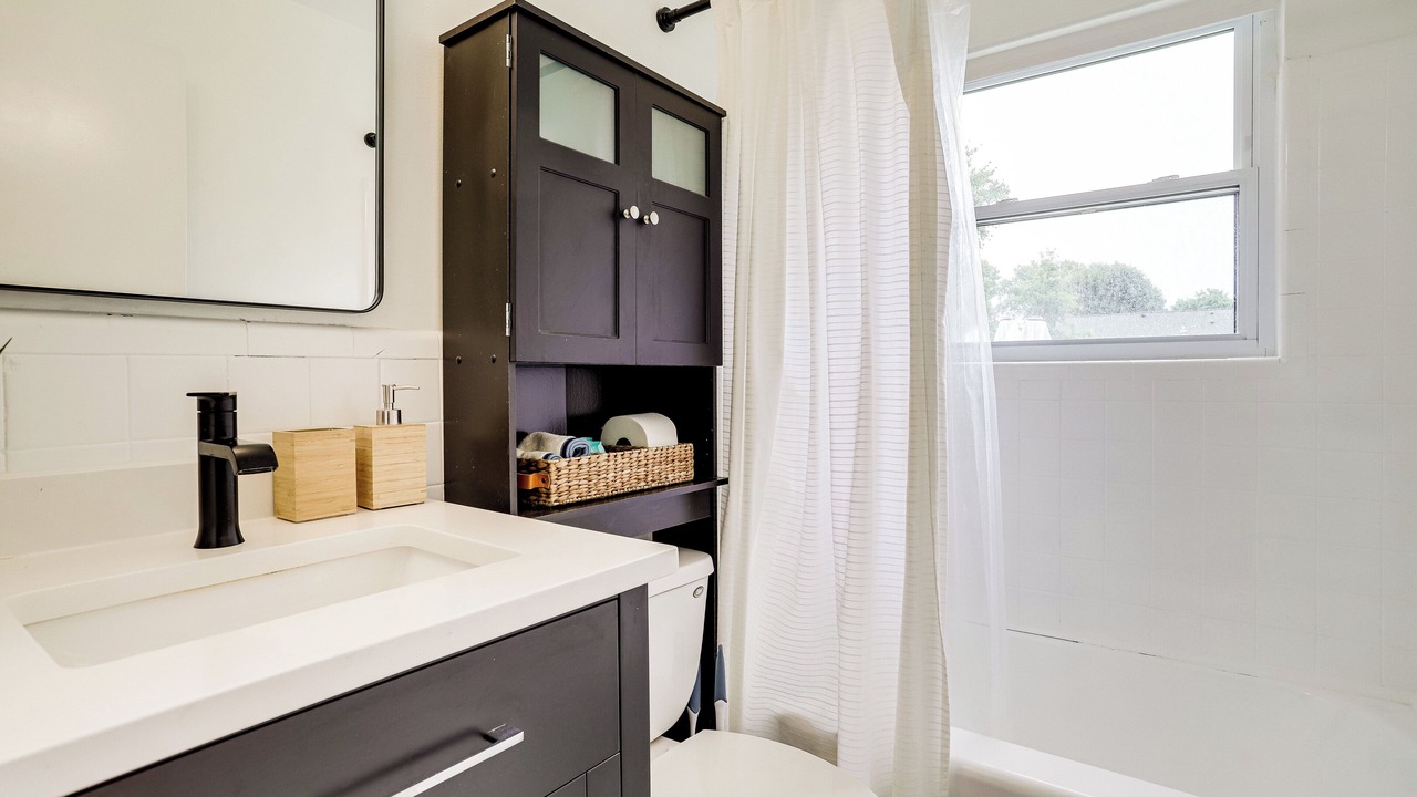 Photo of Bathroom in Baileys Crossroads