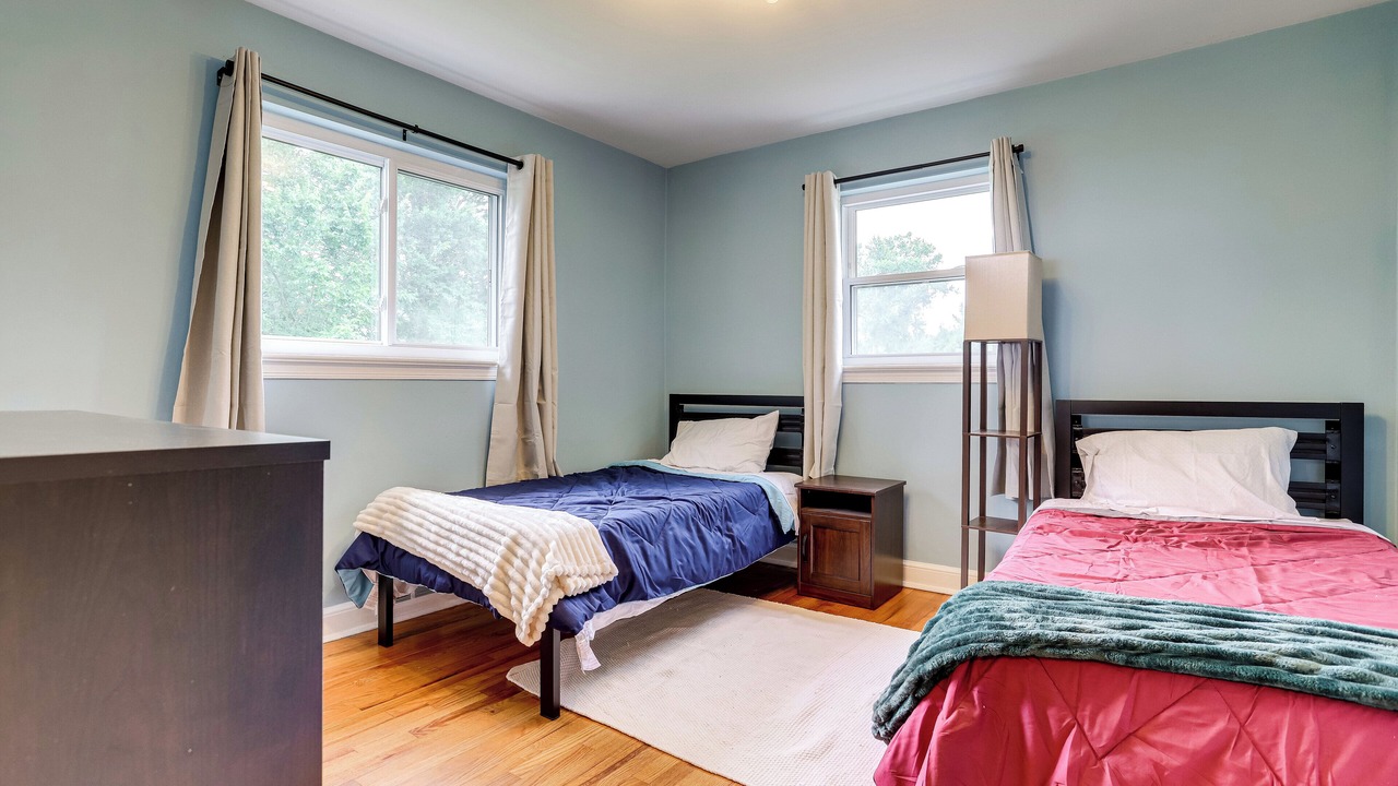 Photo of Bedroom in Baileys Crossroads
