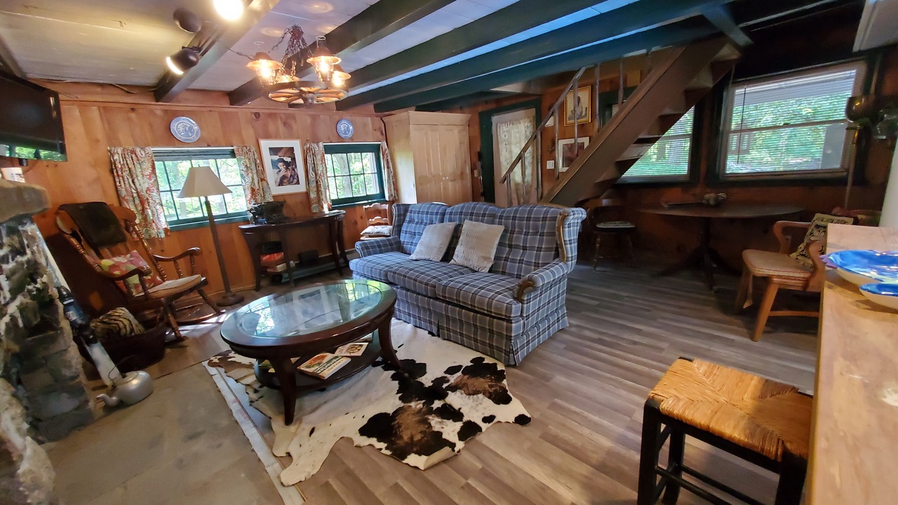Photo of Livingroom in Pleasant Valley