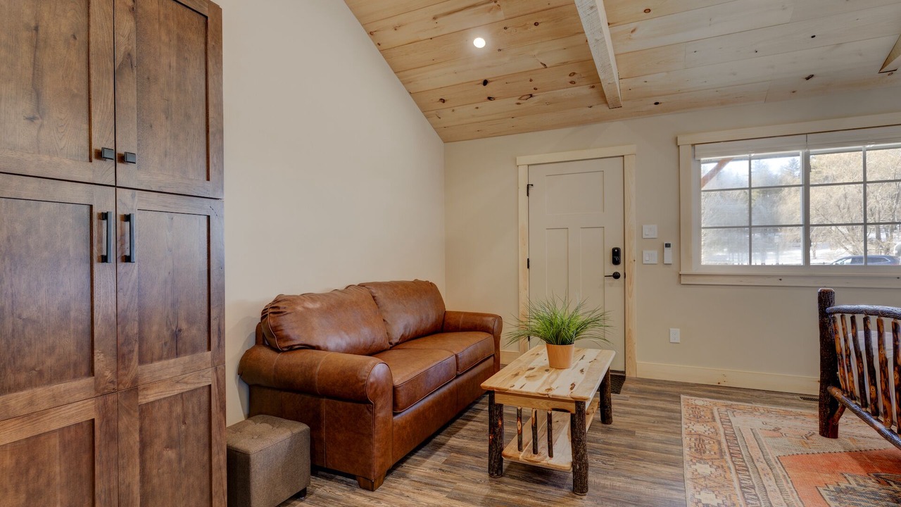 Photo of Livingroom in Sunapee
