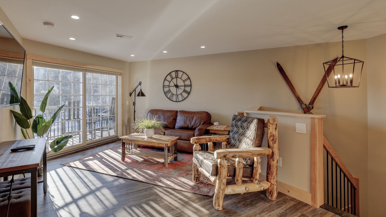 Photo of Livingroom in Sunapee