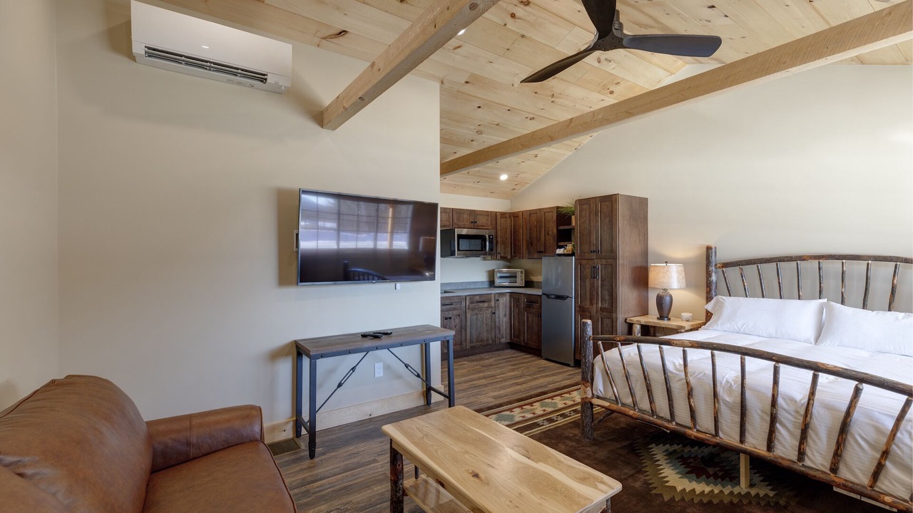 Photo of Livingroom in Sunapee