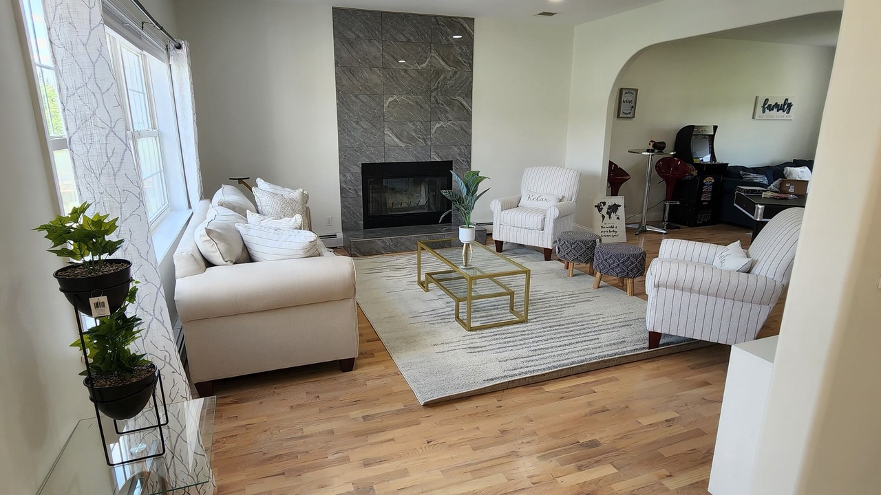 Photo of Livingroom in Clintondale