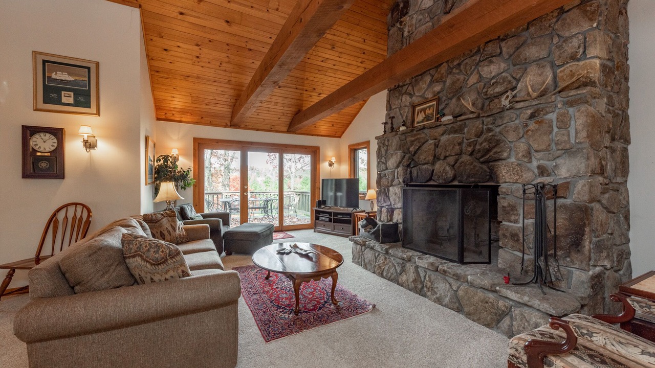 Photo of Livingroom in North Glade Hills