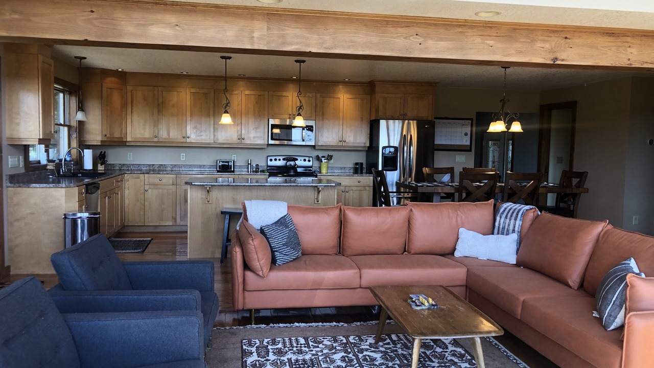 Photo of Livingroom in Newport Center
