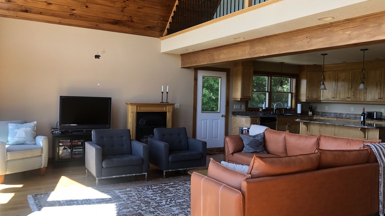 Photo of Livingroom in Newport Center