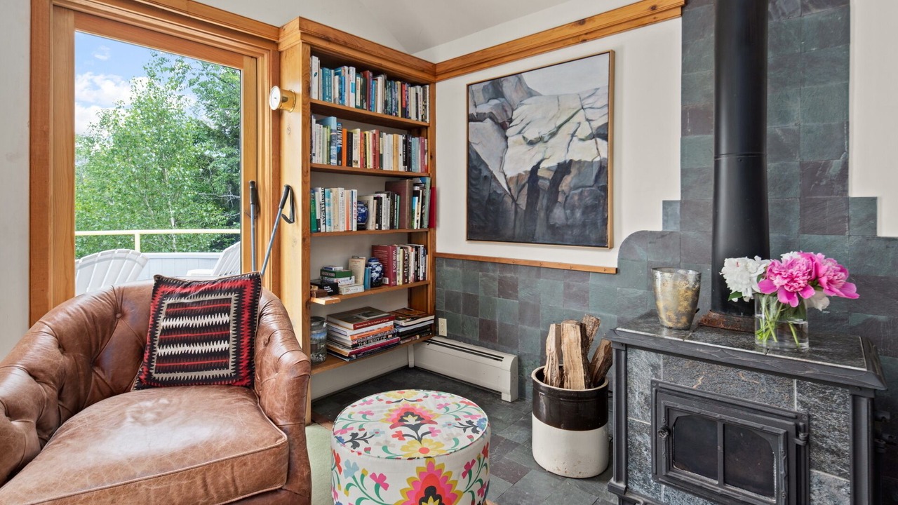 Photo of Livingroom in Warren