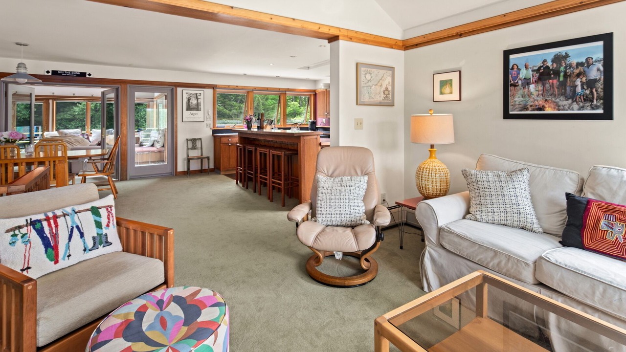 Photo of Livingroom in Warren