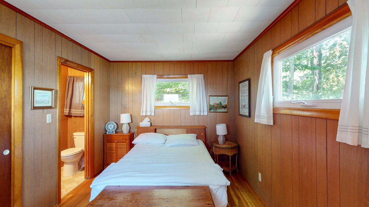 Photo of Bedroom in Moultonborough