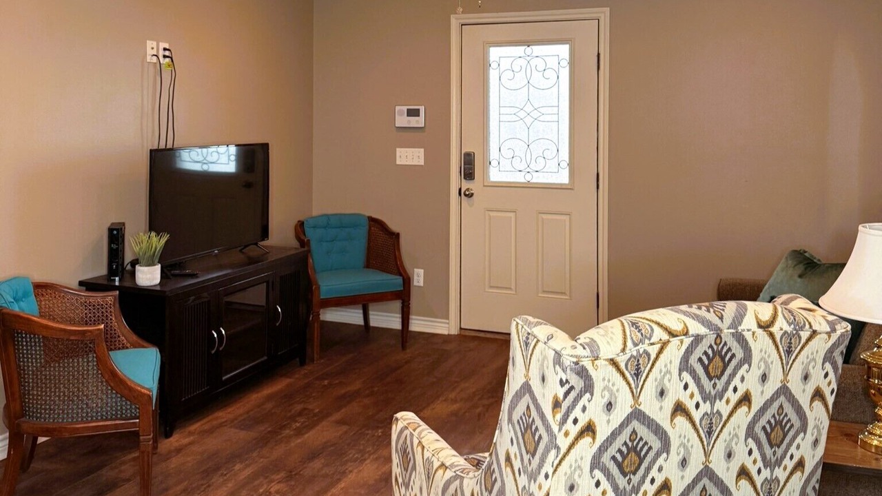 Photo of Livingroom in Bay City