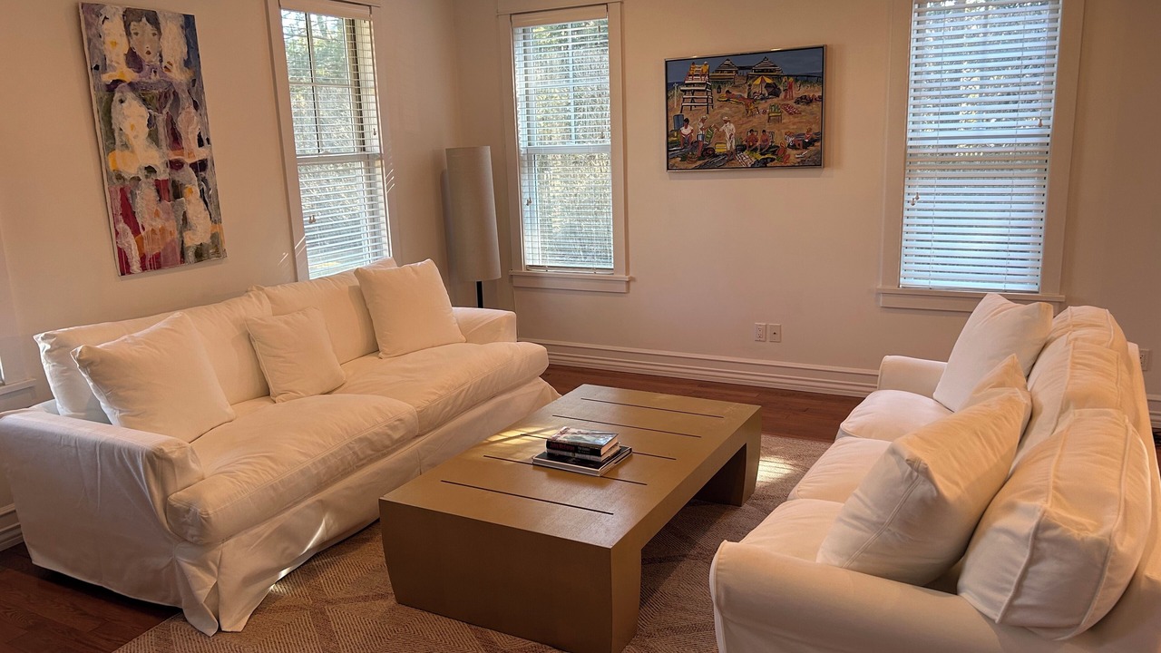 Photo of Livingroom in Village of Southampton