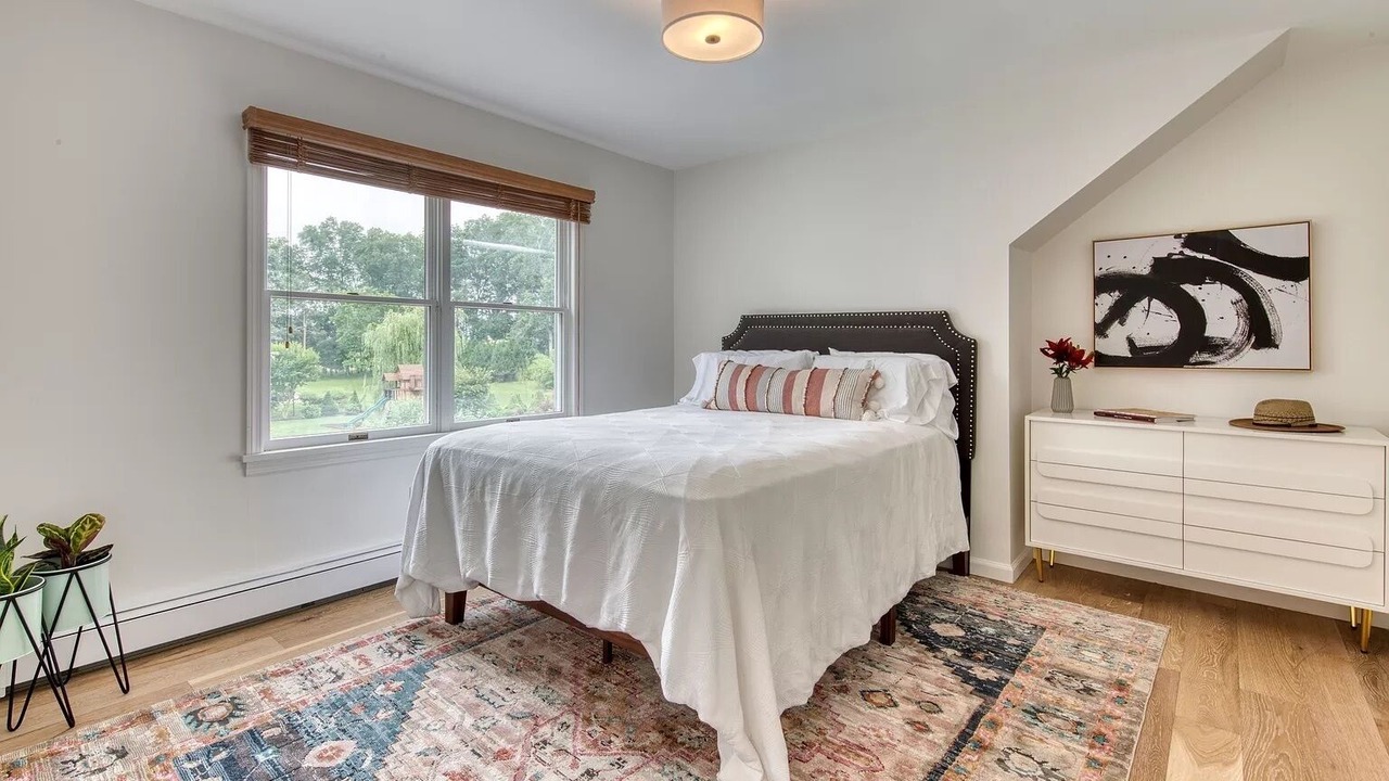 Photo of Bedroom in Aquebogue