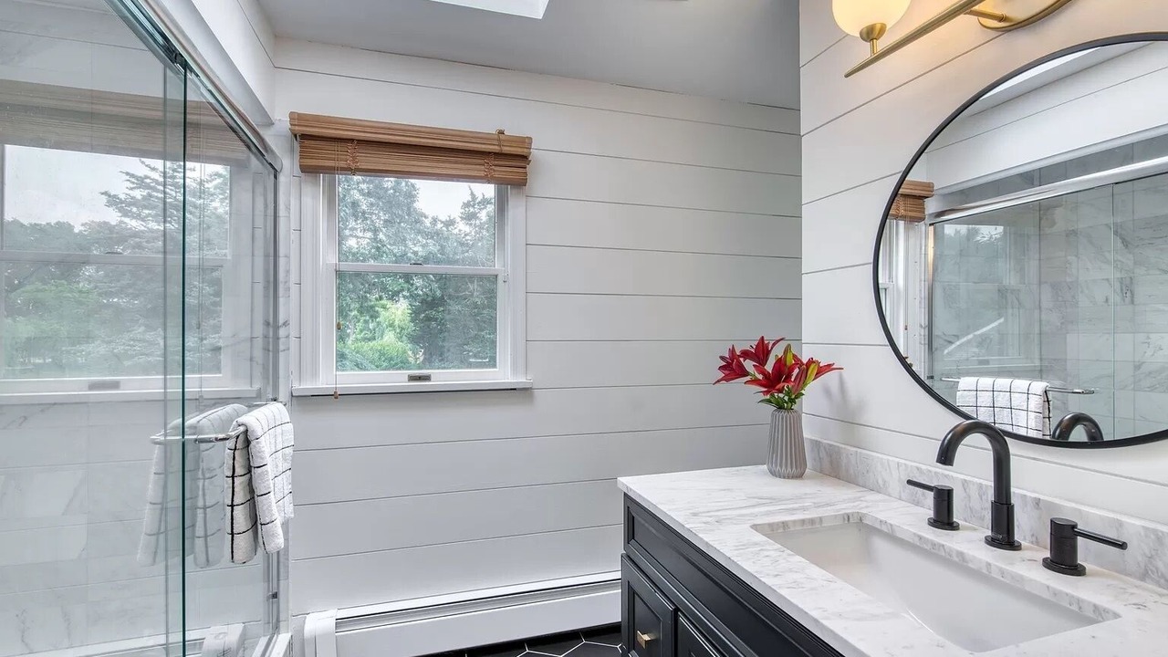 Photo of Bathroom in Aquebogue