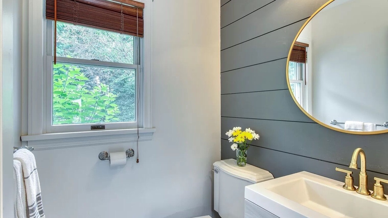 Photo of Bathroom in Aquebogue