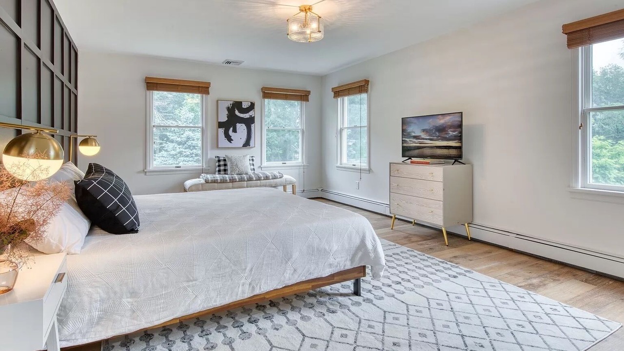 Photo of Bedroom in Aquebogue