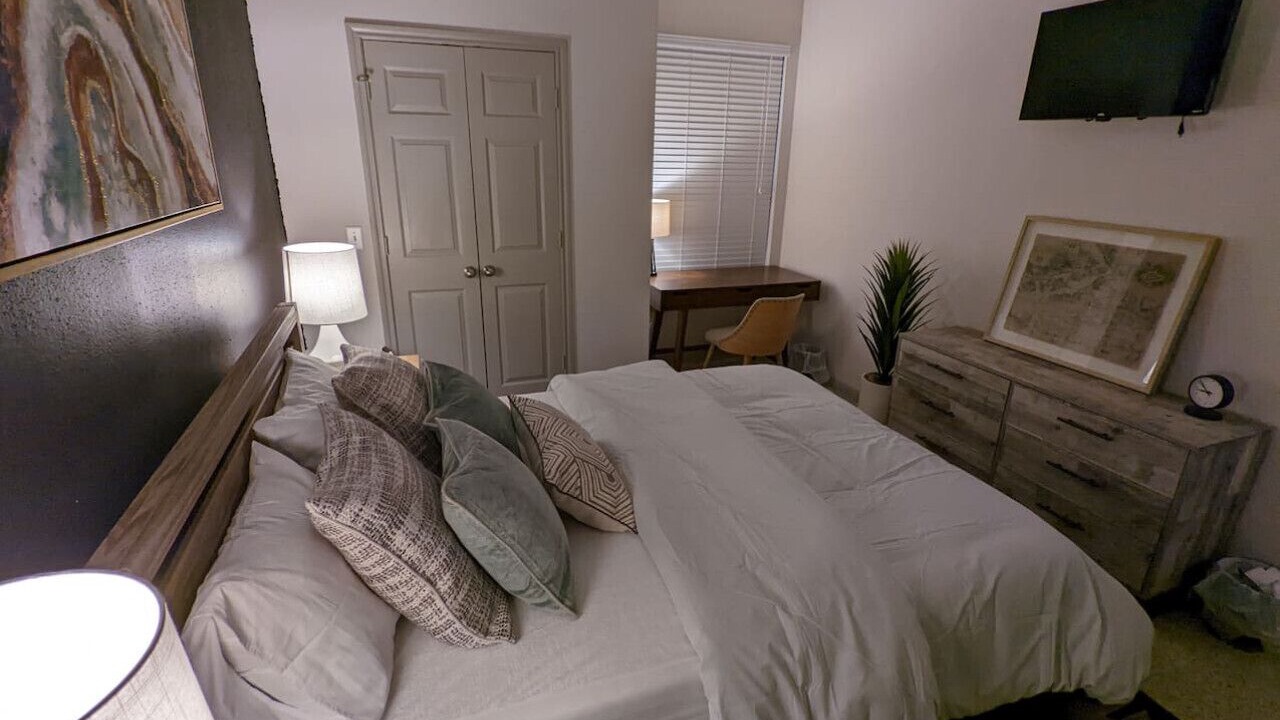 Photo of Bedroom in Nassau Bay