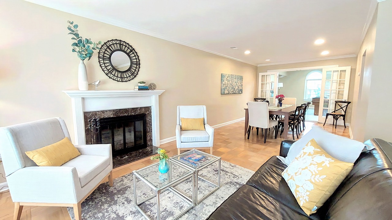 Photo of Livingroom in Lake Barcroft