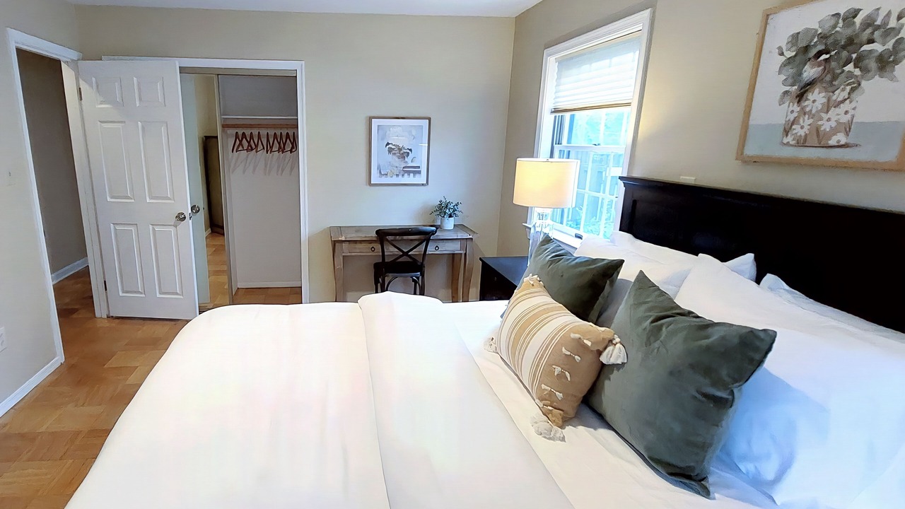 Photo of Bedroom in Lake Barcroft