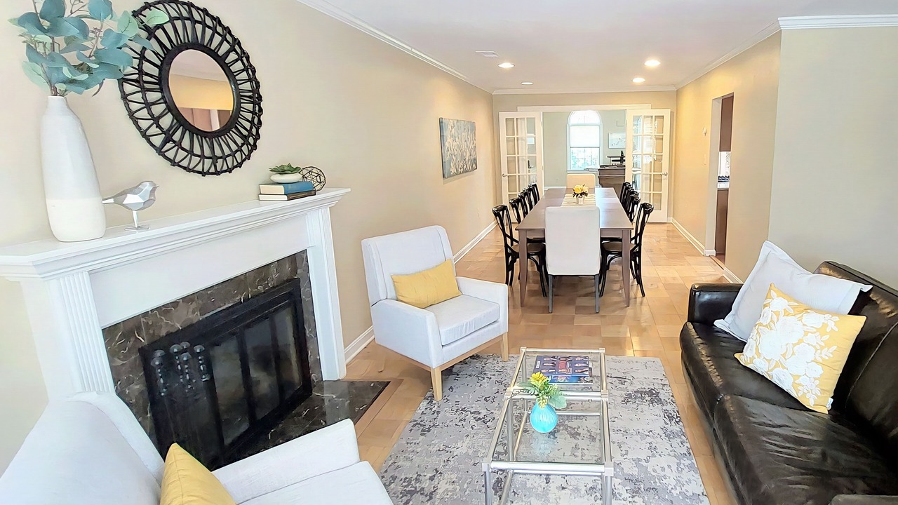 Photo of Livingroom in Lake Barcroft
