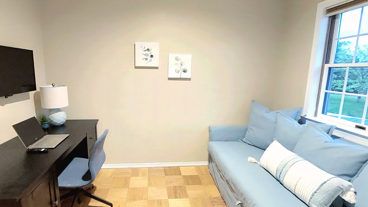 Photo of Livingroom in Lake Barcroft
