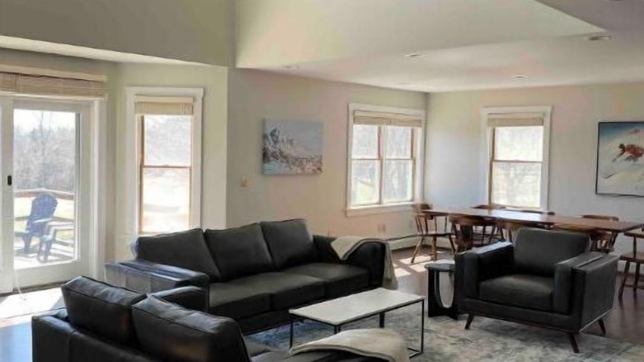 Photo of Livingroom in East Burke