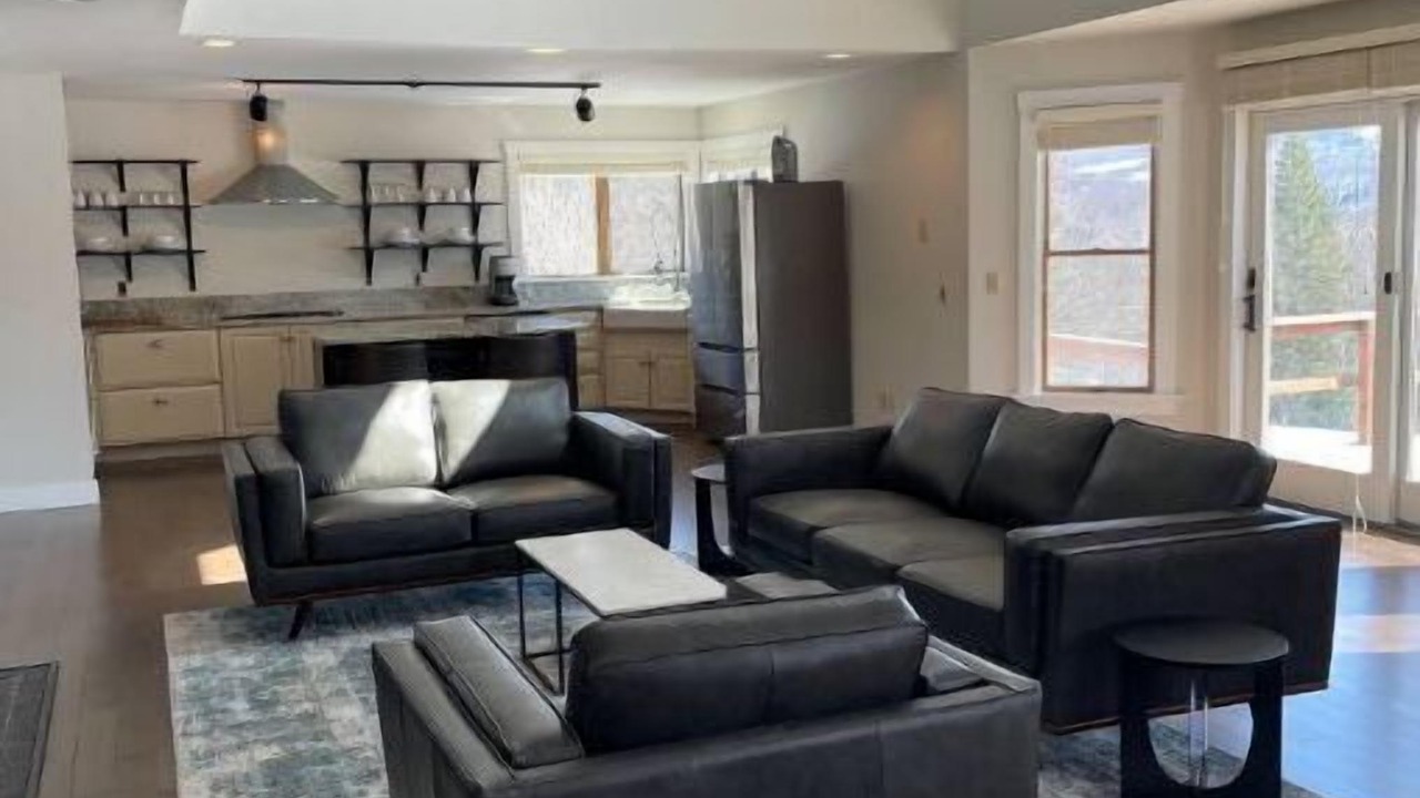 Photo of Livingroom in East Burke