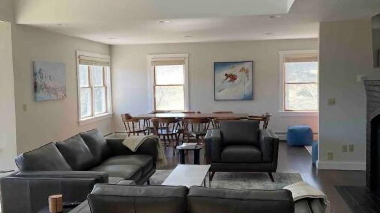 Photo of Livingroom in East Burke