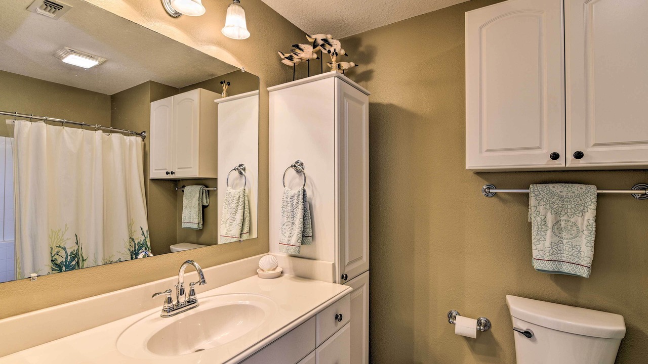 Photo of Bathroom in Pirates Beach