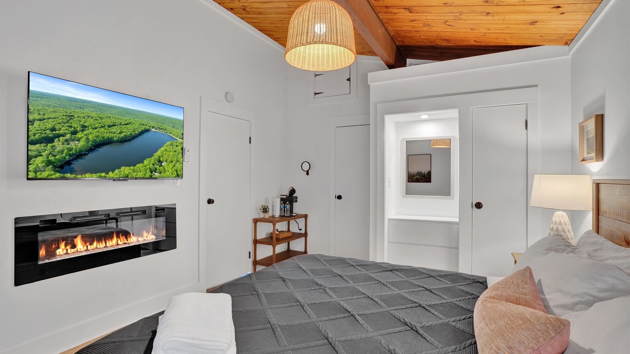 Photo of Livingroom in Pocono Mountain Lake