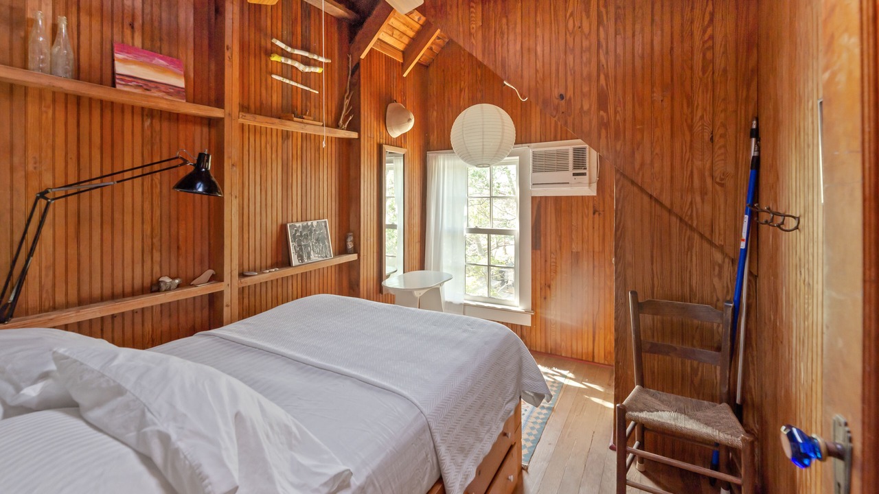 Photo of Bedroom in Ocean Bay Park