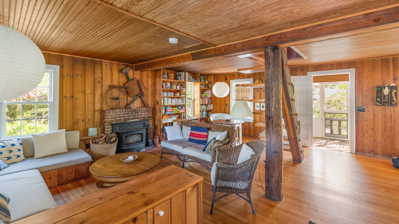 Photo of Livingroom in Ocean Bay Park